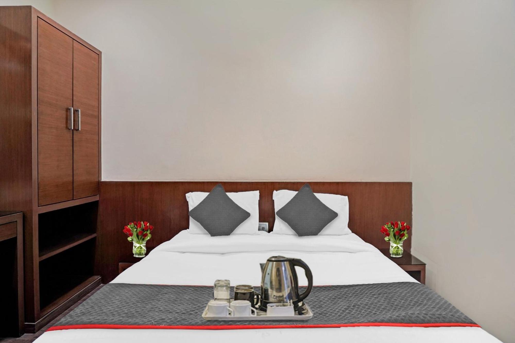Hotel O Royal Regency Газиабад Экстерьер фото
