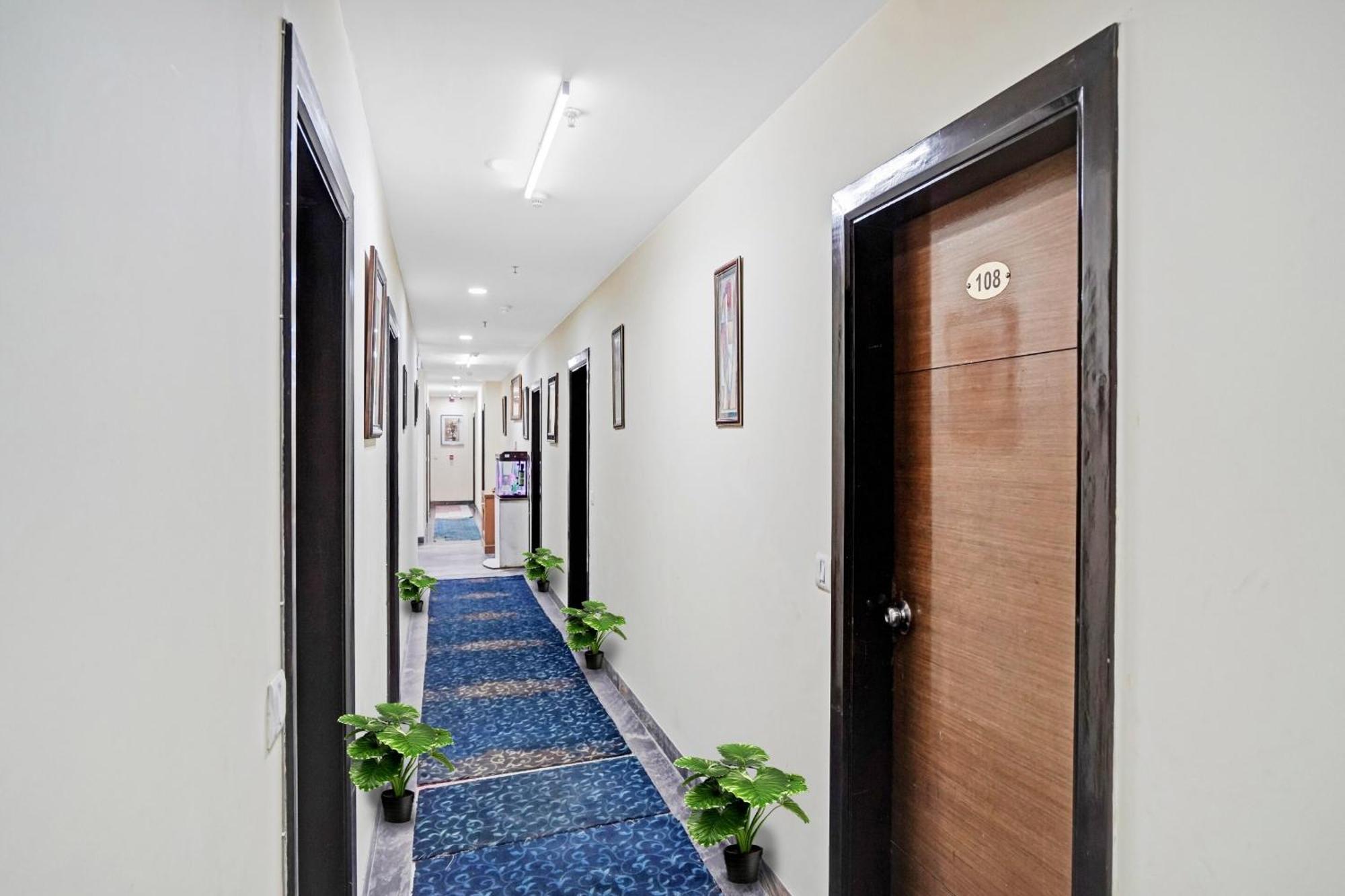 Hotel O Royal Regency Газиабад Экстерьер фото