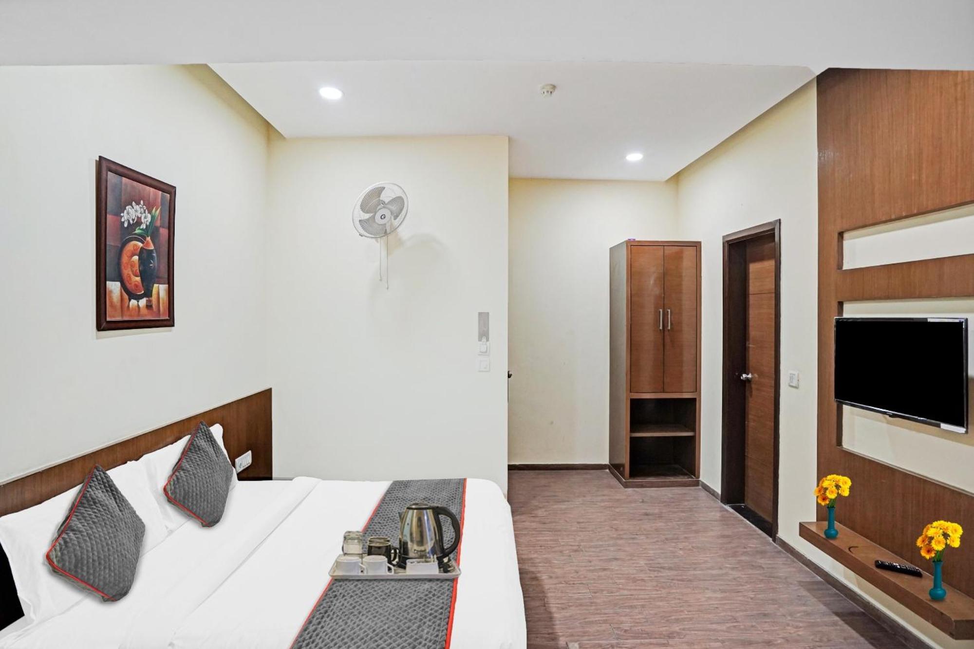 Hotel O Royal Regency Газиабад Экстерьер фото
